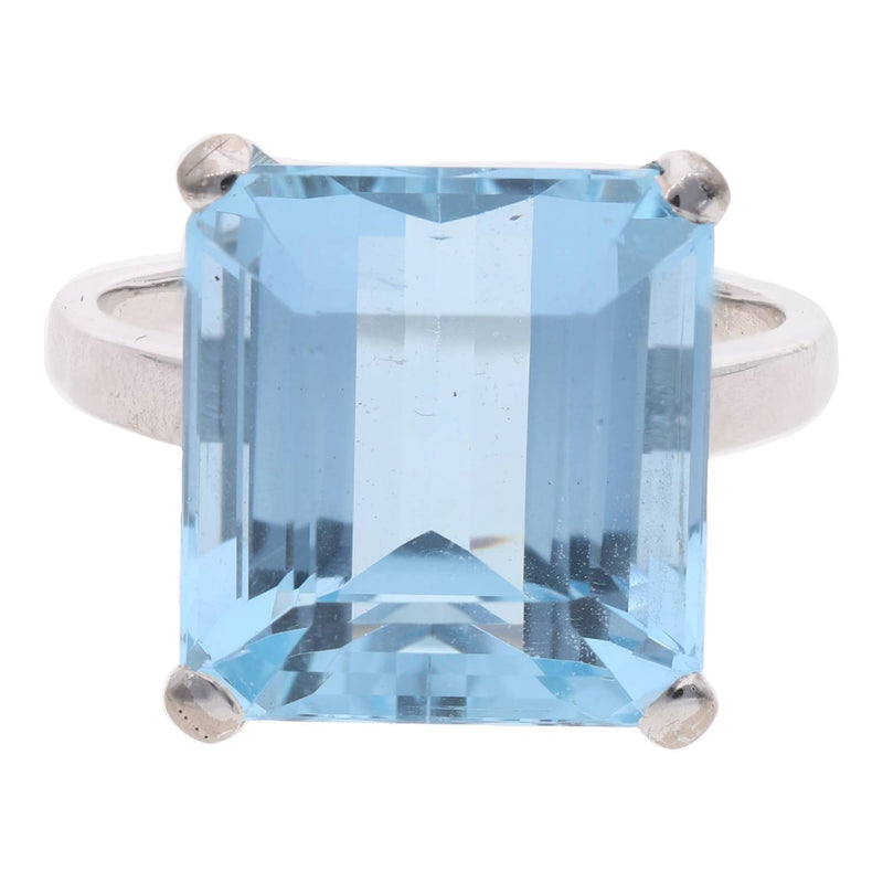 18ct White Gold and Aquamarine Ring